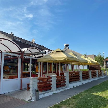Kiskakas Etterem Hotel Zalaegerszeg Eksteriør billede