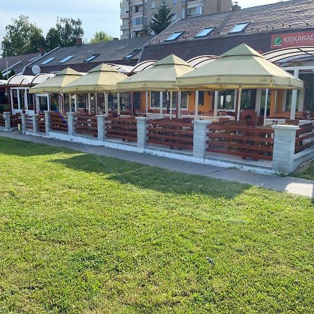 Kiskakas Etterem Hotel Zalaegerszeg Eksteriør billede