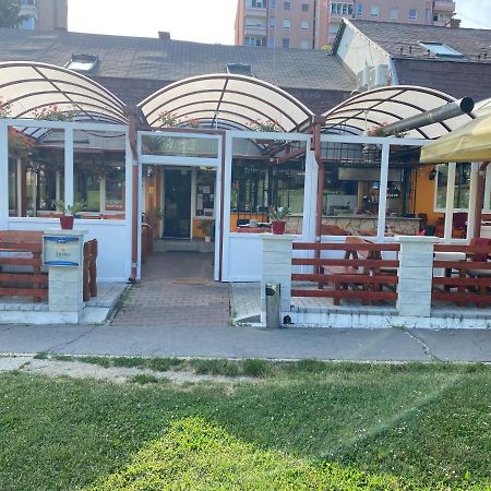 Kiskakas Etterem Hotel Zalaegerszeg Eksteriør billede