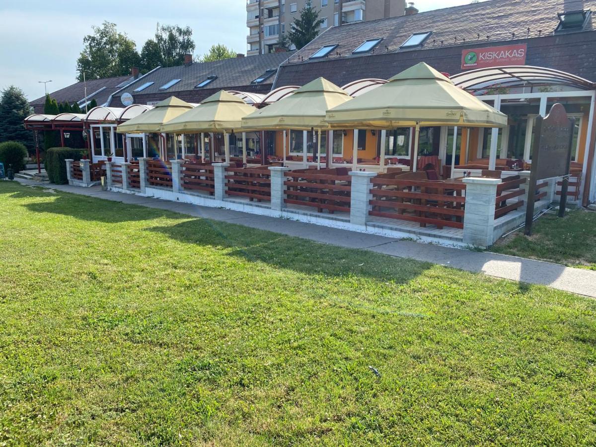Kiskakas Etterem Hotel Zalaegerszeg Eksteriør billede