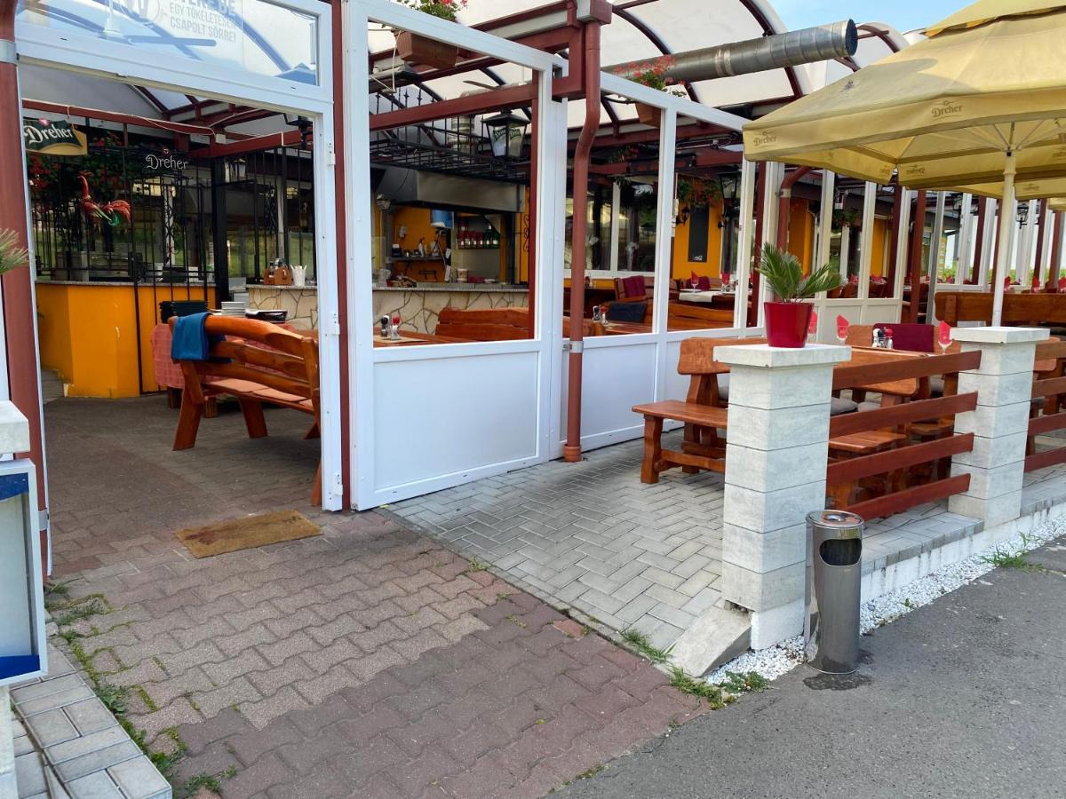 Kiskakas Etterem Hotel Zalaegerszeg Eksteriør billede