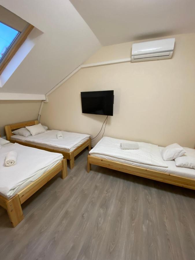 Kiskakas Etterem Hotel Zalaegerszeg Eksteriør billede