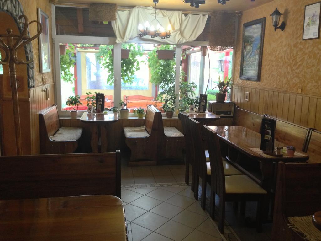 Kiskakas Etterem Hotel Zalaegerszeg Eksteriør billede